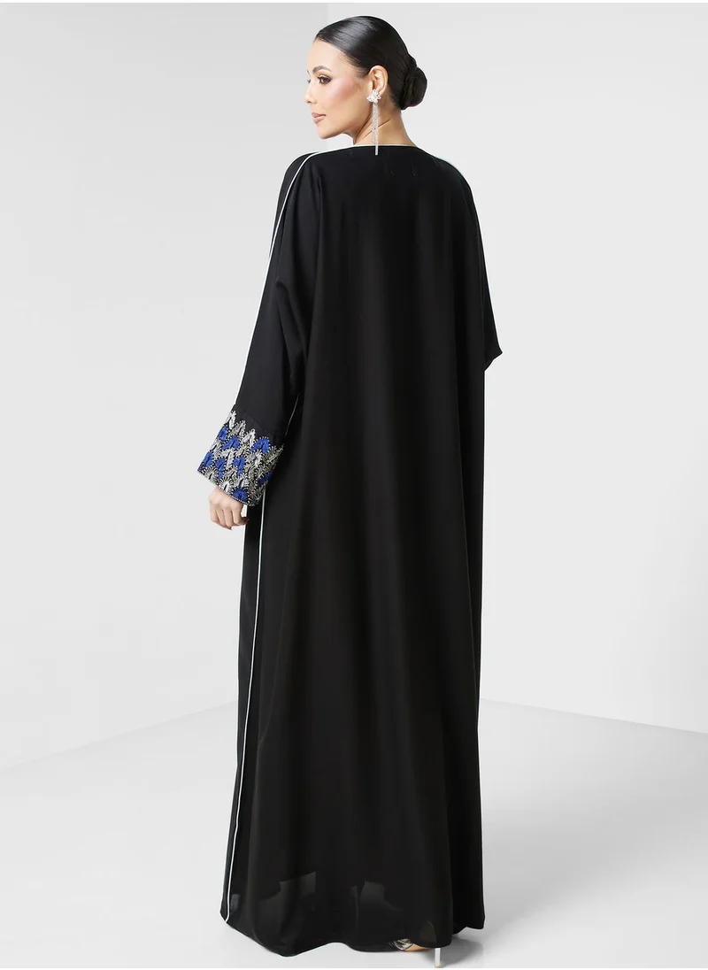 hayas closet Embroidered V-Neck Abaya