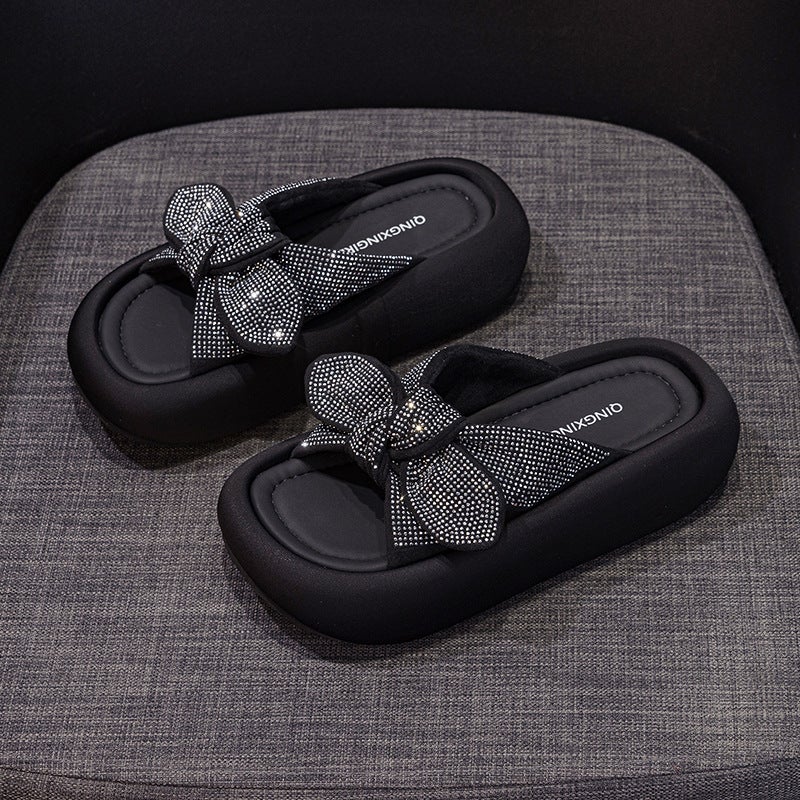 الراينستون الملابس الخارجية الانزلاق على Sandals للمرأة 2026 أسلوب جديد Bowknot الموضة العادية متعددة الاستخدامات سميكة مبيعات أحذية الشاطئ للمرأة - Image 1