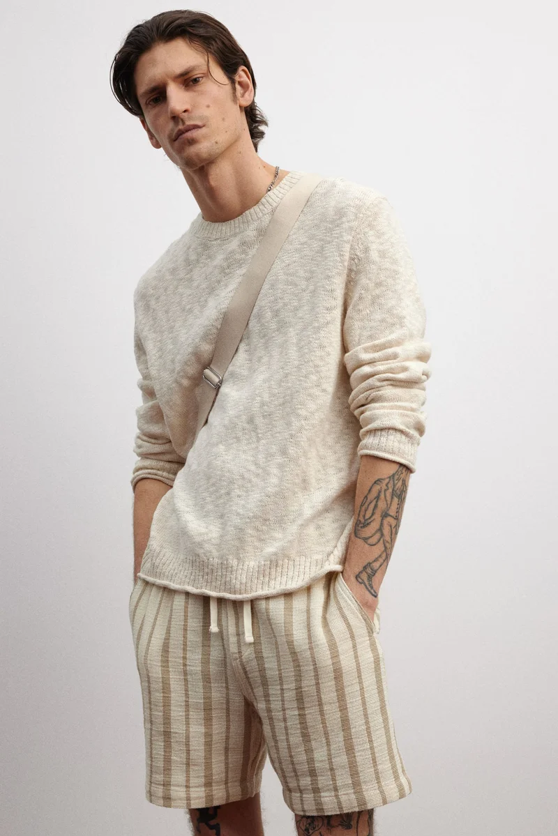 اتش اند ام شورت محبوك بقصة عادية