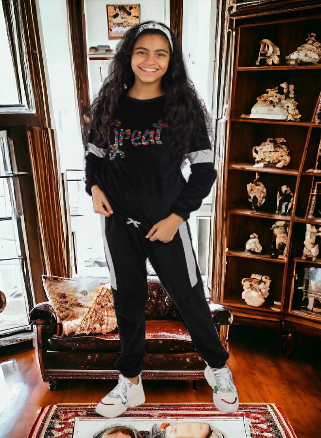 تشويس بيجاما للبنات من القطيفة الناعمة لعمر 6 سنوات، موديلات 2024، نسيج عالي الجودة وخامات فائقة النعومة، موديلات مطبوعة بألوان مرحة وجذابة، تقدم الراحة والأناقة - Image 4