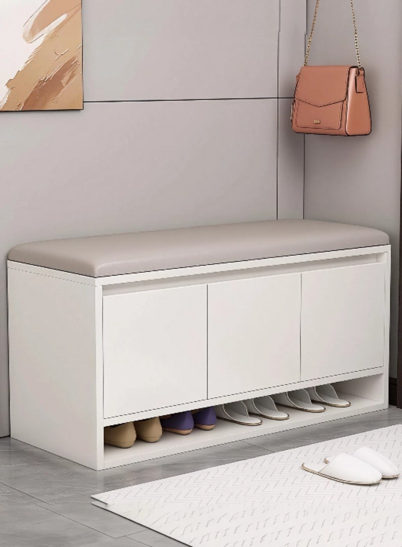 إيونتو مقعد تخزين أحذية بثلاث خزائن بأبواب متأرجحة ومساحة تخزين مخفية للمقاعد - مقعد أحذية مدخل من خشب MDF بارتفاع 100 سم مع وسادة جلدية ناعمة، يتحمل حتى 200 كجم، وأرفف قابلة للإزالة - Image 1