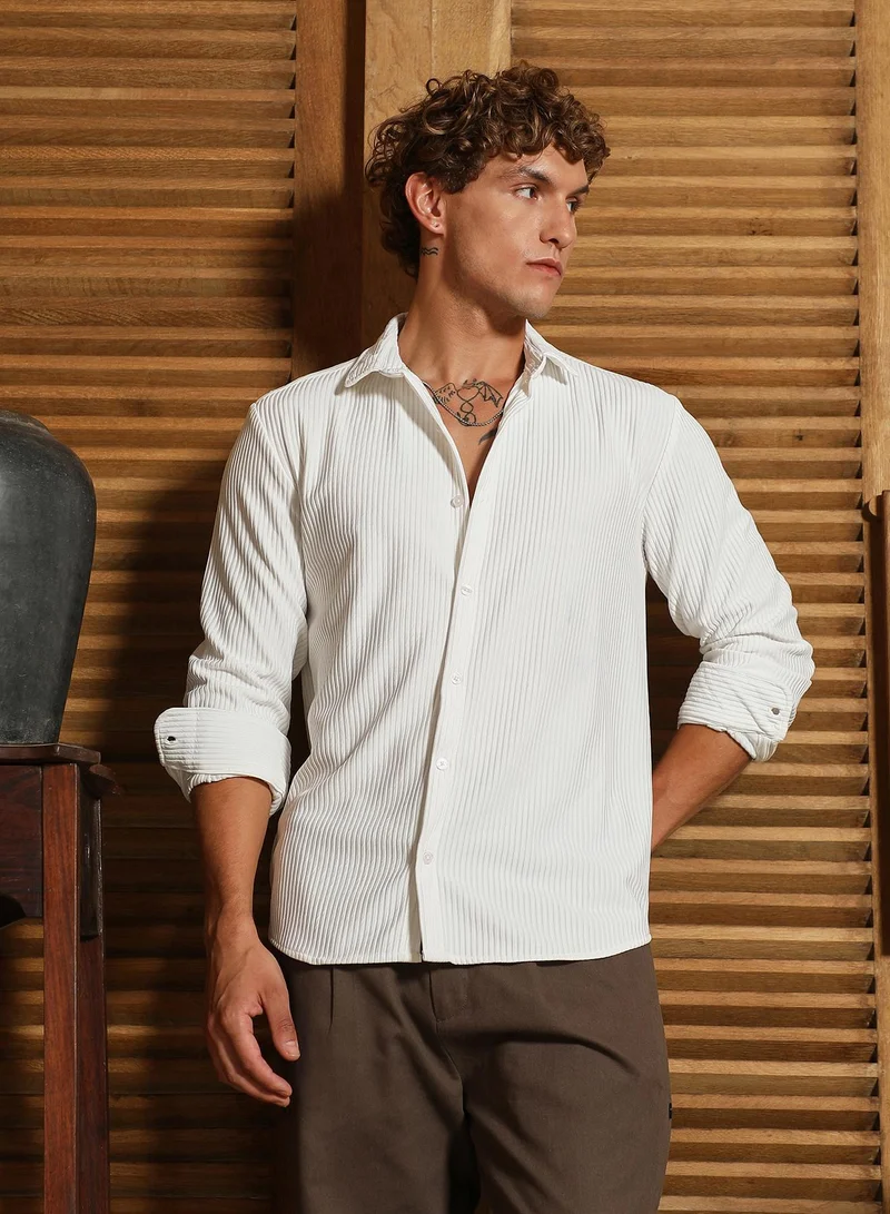 Campus Sutra Men's Chalk White Ridge-Tactile Shirt For Casual Wear | Spread Collar | Long Cuffed Sleeves | Button Closure | Shirt Crafted With Comfort Fit For Everyday Wear