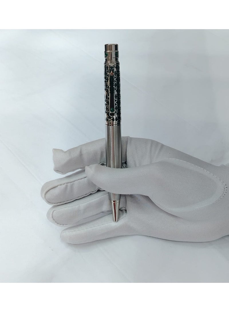 قلم فاخر بتصميم معدني أنيق يمنح تجربة كتابة سلسة ولمسة راقية للاستخدام اليومي.