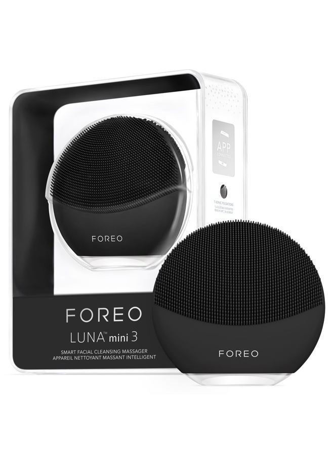 FOREO فرشاة تنظيف الوجه LUNA mini 3 فائقة النظافة - لجميع أنواع البشرة - جهاز تدليك للوجه للعناية بالبشرة النظيفة والصحية - امتصاص إضافي لمنتجات العناية بالبشرة - مقاومة للماء - منتصف الليل - Image 1