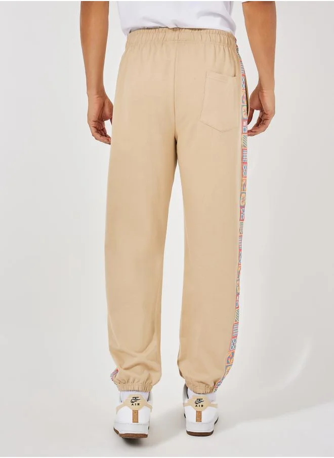 Styli Side Print Motif Relaxed Fit Joggers