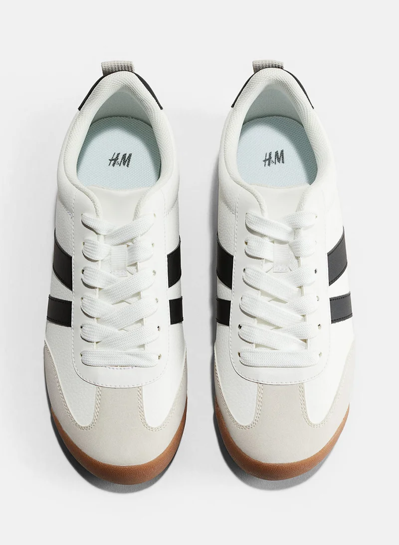 اتش اند ام أحذية رياضية