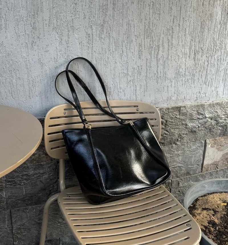 Classic Shoulder Bag with Elegant Gold Accents- Black - Image 2