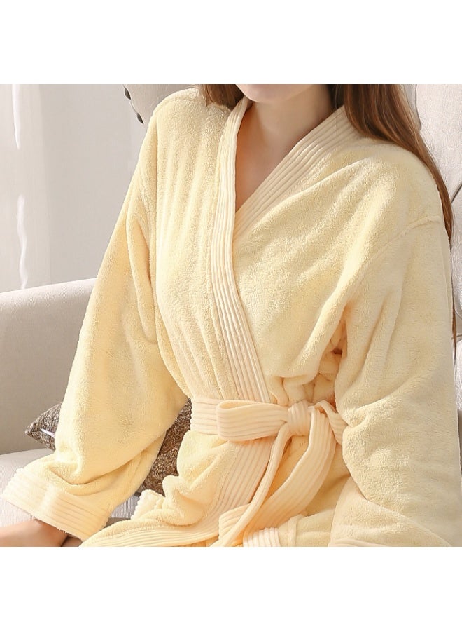 ريفي روب حمّام فاخر مقاس XL للجنسين مع حزام وجيوب – ناعم وفروي – لون أبيض مائل للصفرة - Image 4