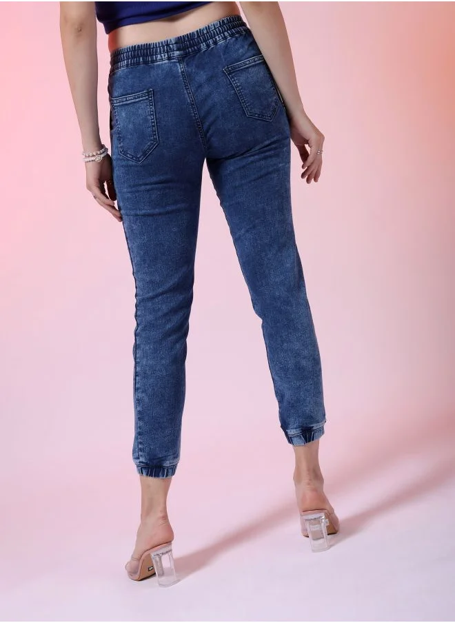 مرفوعة Women Regular Fit Solid Mid-Rise Denim Cargo Joggers