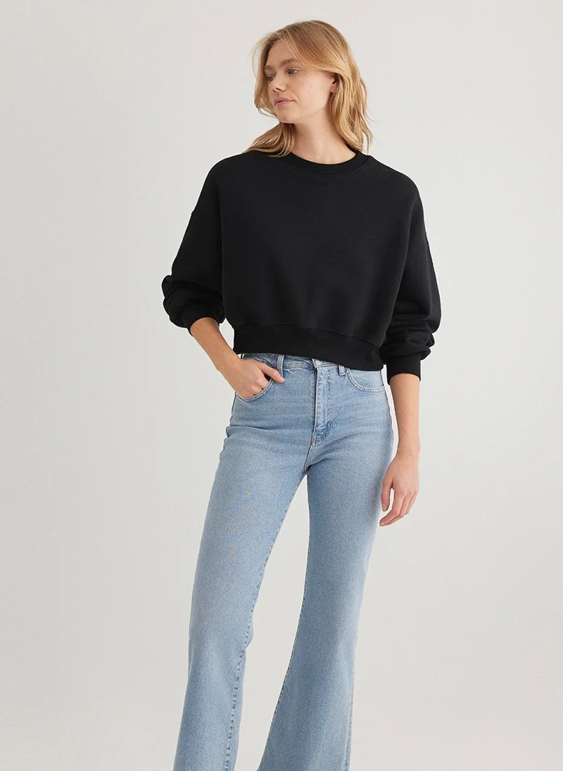 مافي سويت شيرت أسود بياقة دائرية