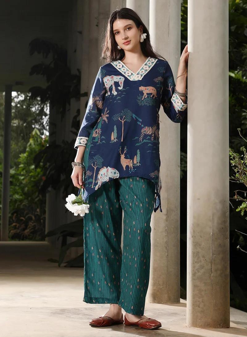 QISSA Qissa Women's Navy Blue & Emerald Green Indie-Folk Kurta Set For Ethnic Wear | V-Neck, Quarter Regular Sleeves | Graphic Print Plain Fabric | 2 Piece Kurta Set Designed For Casual & Daily Wear