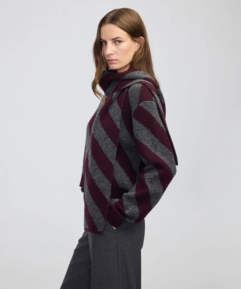 ابيكول Color-Block Knit Sweater with Scarf