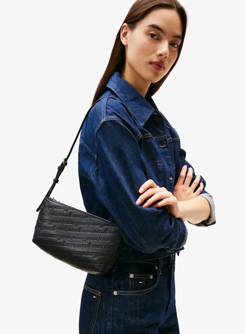 تومي جينز حقيبة كتف بشعار محفور