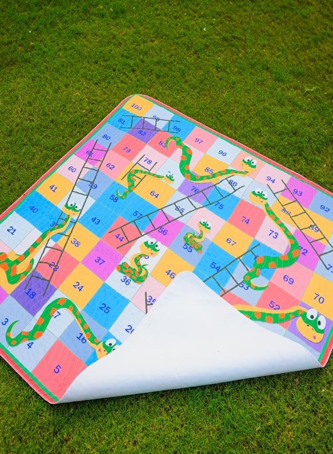 Happy Matty حصيرة نزهة للأطفال بتصميم لعبة السلم والثعبان من هابي ماتي، مانعة للانزلاق، قابلة للعكس، محمولة، للاستخدام في الهواء الطلق/النزهات/الشاطئ/السفر (140 سم × 140 سم) - Image 1