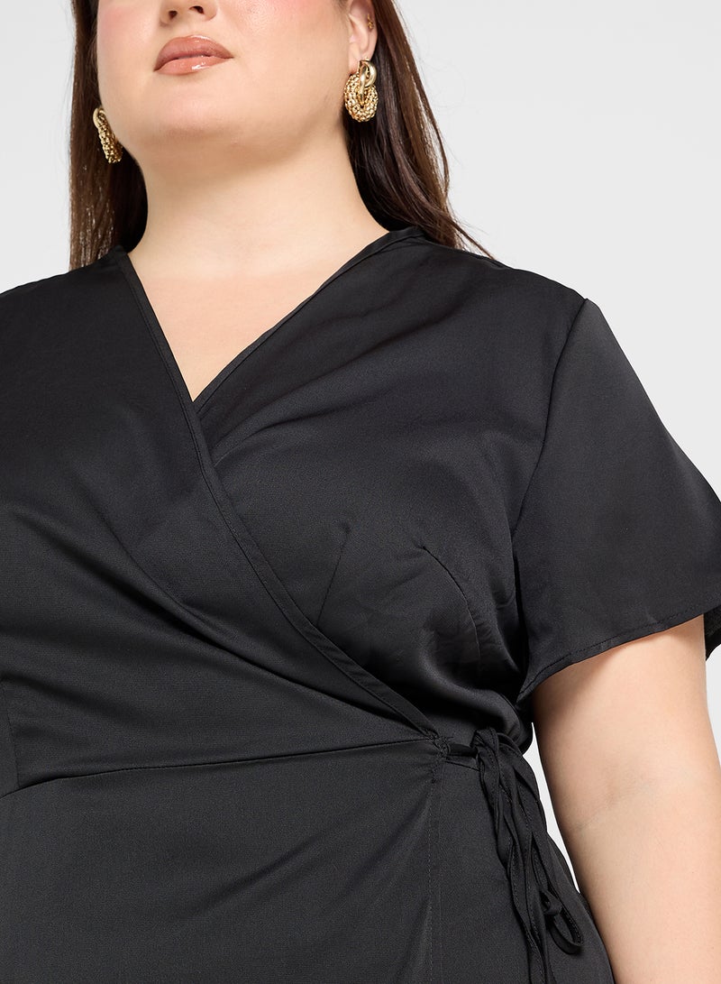 جينجر بلس فستان ميدي ساتان بياقة ملفوفة - Image 3