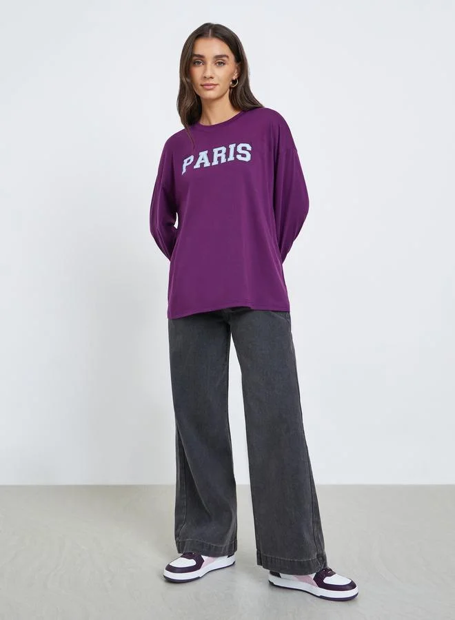 ستايلي تيشيرت واسع بطبعة جرافيك وأكمام طويلة