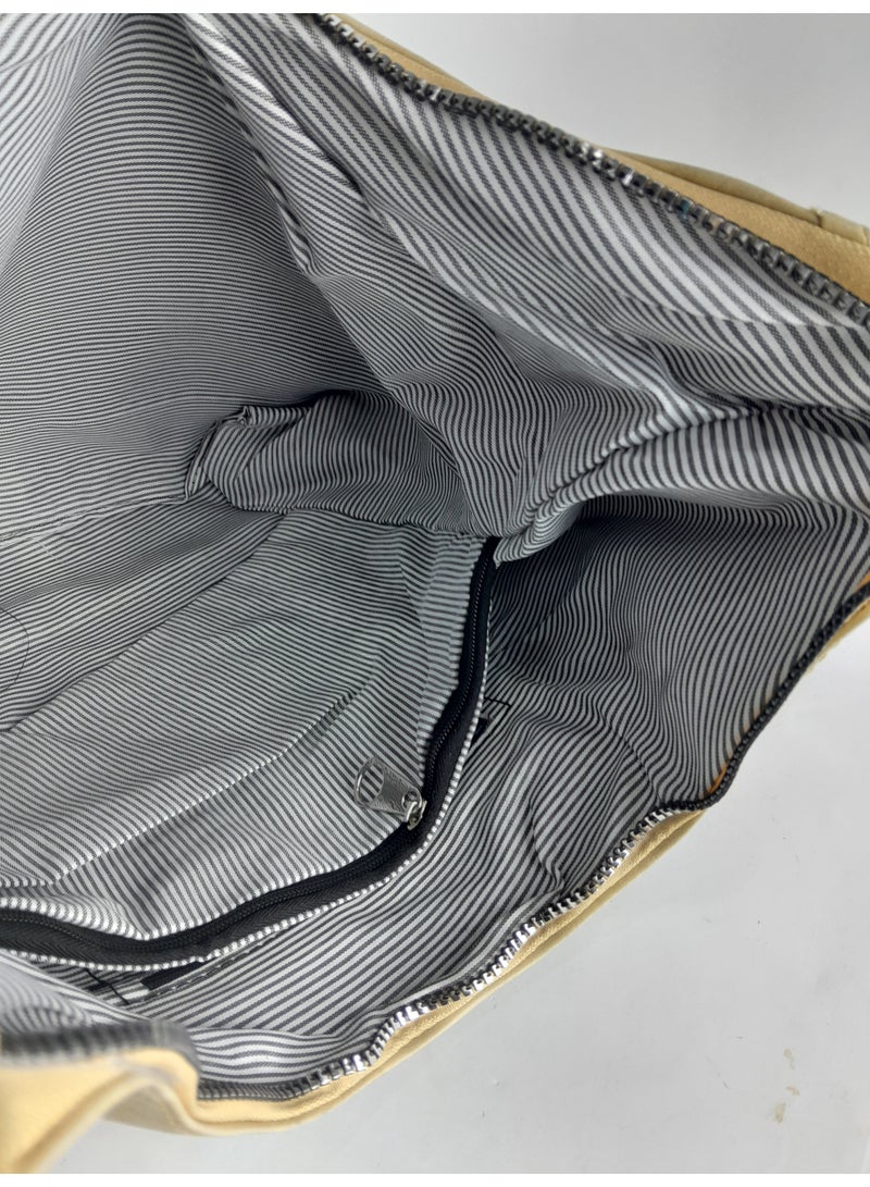 Women's handbag, beige leather, large enough for all your belongings - Image 5