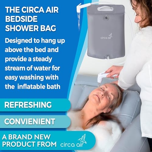 Circa Air حمامات قابلة للنفخ للبالغين من سيركا إير - حوض استحمام قابل للنفخ مع حقيبة دش بجانب السرير ومضخة كهربائية، غسيل كامل للجسم في السرير، مستلزمات استحمام السرير، دش محمول، حوض قابل للنفخ، حوض شامبو للشعر - Image 3