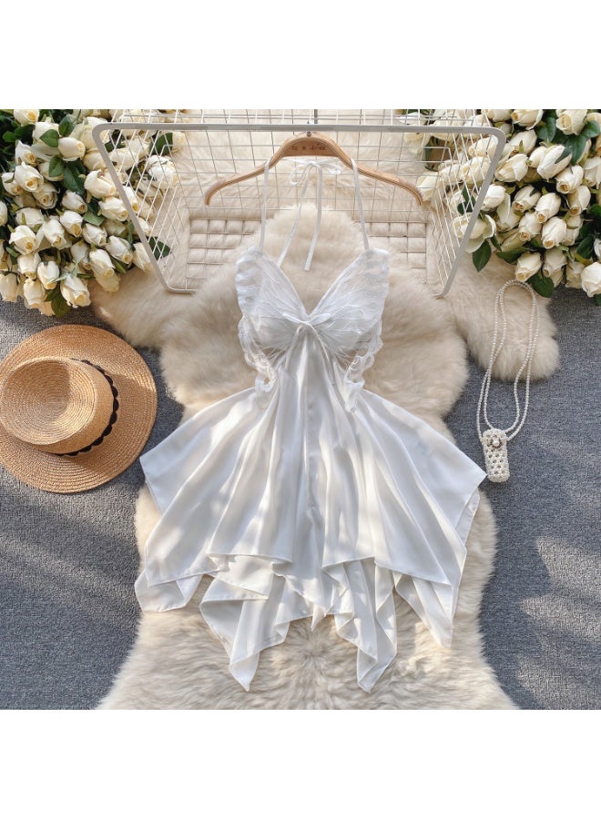 كابريشوس فستان ساتان أنيق برقبة هالتر وتصميم دانتيل مستوحى من شكل الفراشة - Image 1