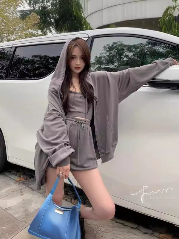 Spring and summer 2024 cross-border fashion leisure age-reducing fitness running sweater shorts three-piece sports style suit women Black  - Image 2