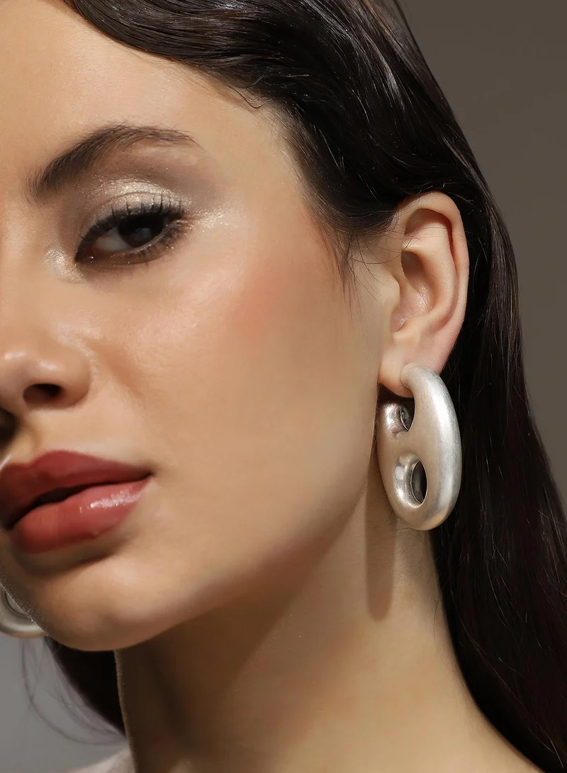 سوهي SOHI Women's The Large Bolt Hoop Earrings For Casual Wear | Metallic  Colour | Alloy Material | Push Back Closure | Metallic Earrings | Hoop Earrings For Women & Girls