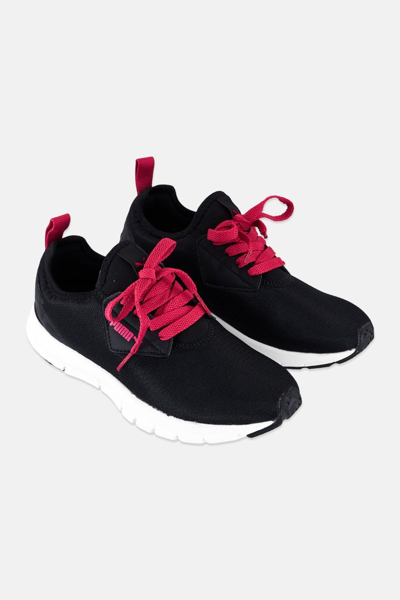 PUMA أحذية تدريب نسائية مزخرفة بتصميم تمويه، سوداء - Image 1