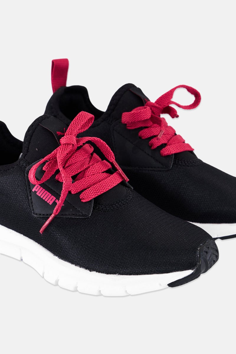 PUMA أحذية تدريب نسائية مزخرفة بتصميم تمويه، سوداء - Image 3