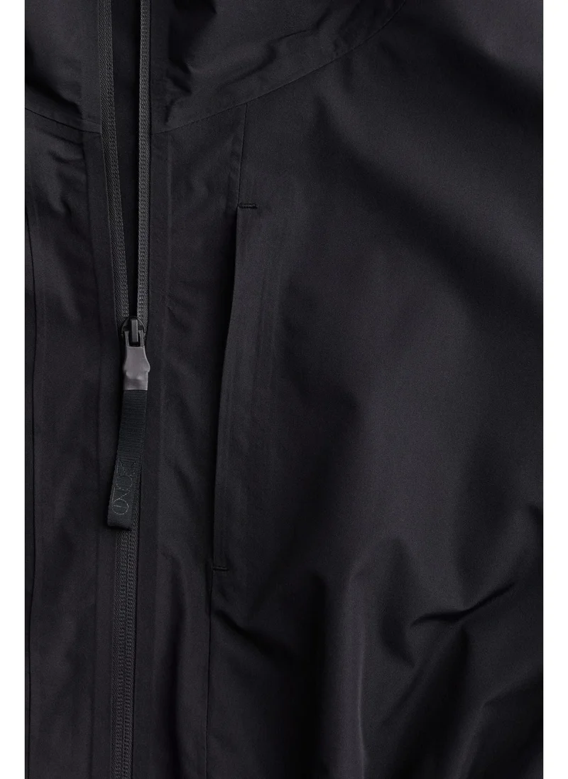 اتش اند ام Rain jacket in StormMove™