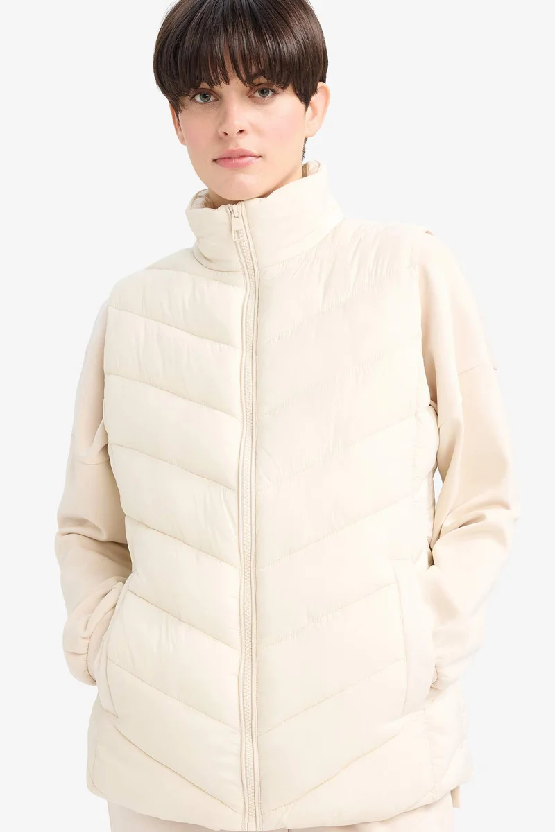 ديفاكتو Waterproof Regular Fit Zip-Up Puffer Vest
