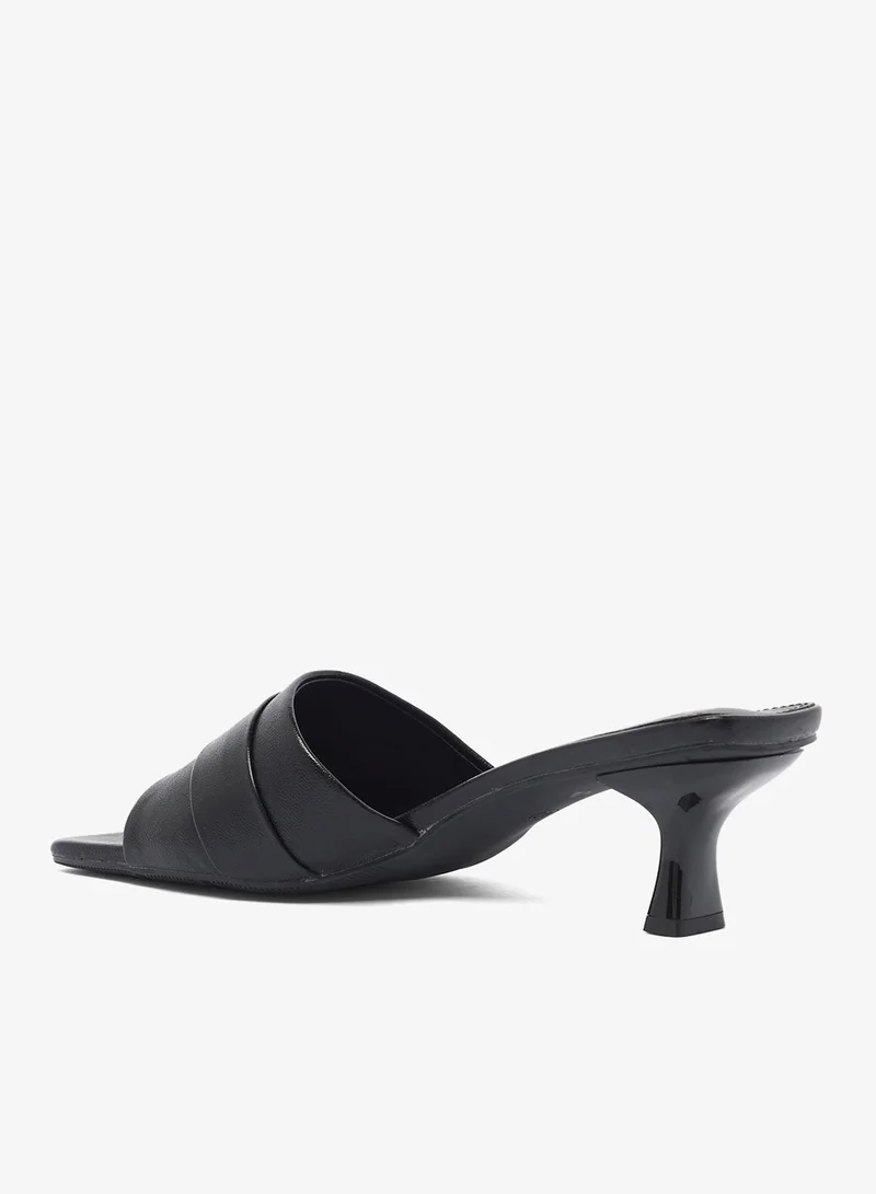 جينجر صنادل بكعب