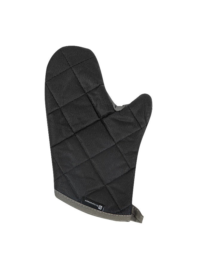 Restaurantware 13.7 x 8 Inch Heavy-Duty Oven Mitt, 1 Flame Retardant Heat-Resistant Kitchen Glove - With Thumb Guard, Hanging Loop, Black Cotton Quilted Glove, Heat-Resistant, For Cooking And Baking - Image 2
