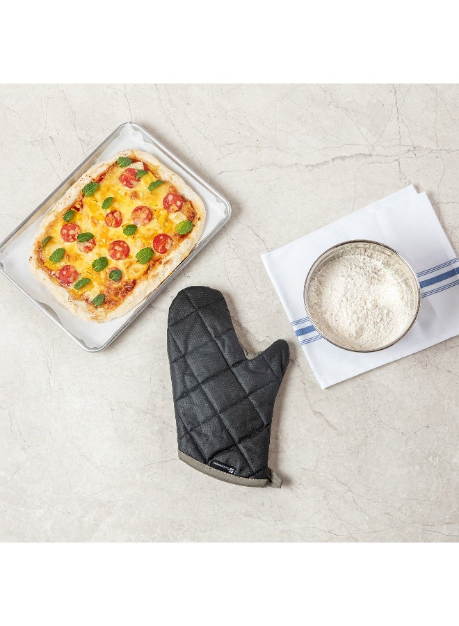 Restaurantware 13.7 x 8 Inch Heavy-Duty Oven Mitt, 1 Flame Retardant Heat-Resistant Kitchen Glove - With Thumb Guard, Hanging Loop, Black Cotton Quilted Glove, Heat-Resistant, For Cooking And Baking - Image 3