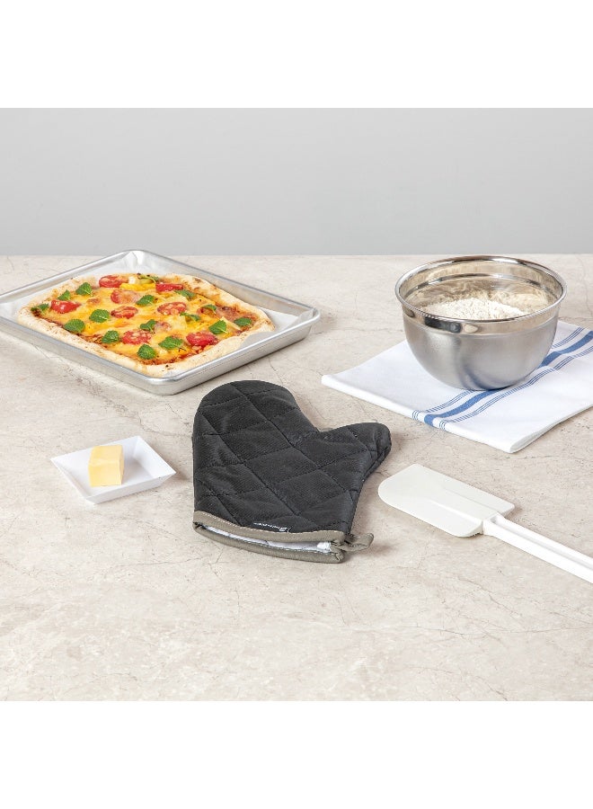 Restaurantware 13.7 x 8 Inch Heavy-Duty Oven Mitt, 1 Flame Retardant Heat-Resistant Kitchen Glove - With Thumb Guard, Hanging Loop, Black Cotton Quilted Glove, Heat-Resistant, For Cooking And Baking - Image 4