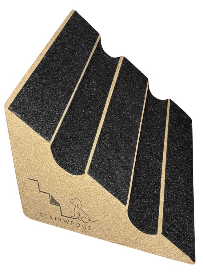 منحدر الدرج الأصلي StairWedge™ - ثبات مُحسّن جديد للدرجات! منحدر للكلاب الصغيرة - يناسب السلالم القياسية - منحدر درج على شكل إسفين للكلاب والحيوانات الأليفة - براءات اختراع متعددة قيد الانتظار (قطعة واحدة) - Image 1
