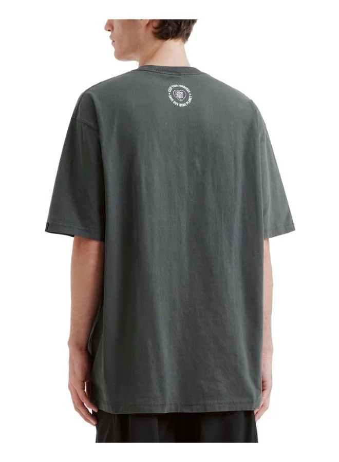 فينجركروكس تيشيرت بجيوب مصبوغ بالقطعة