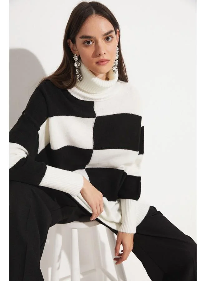 جون June Turtle Neck Checked Oversize Sweater Ecru - Black
