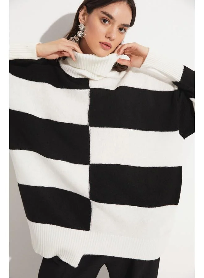 جون June Turtle Neck Checked Oversize Sweater Ecru - Black