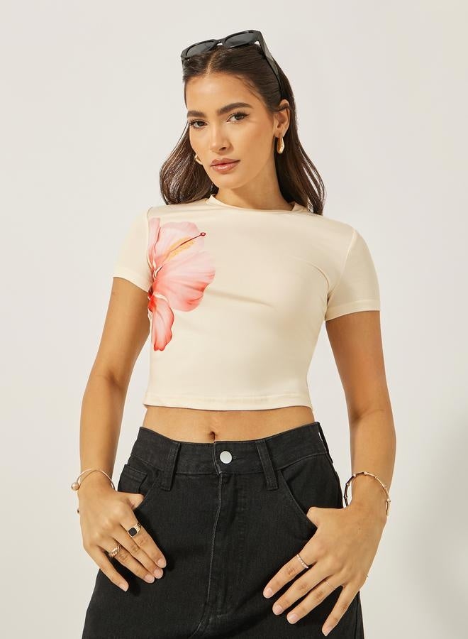 Styli Hibiscus Floral Graphic Print Fitted Crop T-Shirt  - Image 3