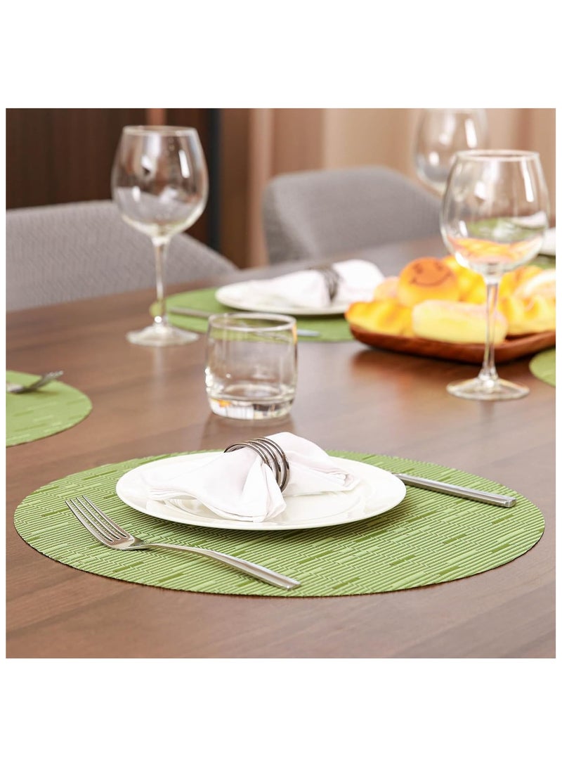 آنا طقم 4 قطع من حصائر الطعام الدائرية بحجم 35 سم مصنوعة من PVC بتصميم محبوك شبيه بالبamboo - حصائر مقاومة للبقع والمياه وحرارة الطعام، مناسبة لتناول الطعام في المناسبات العائلية والOutdoor. - Image 3