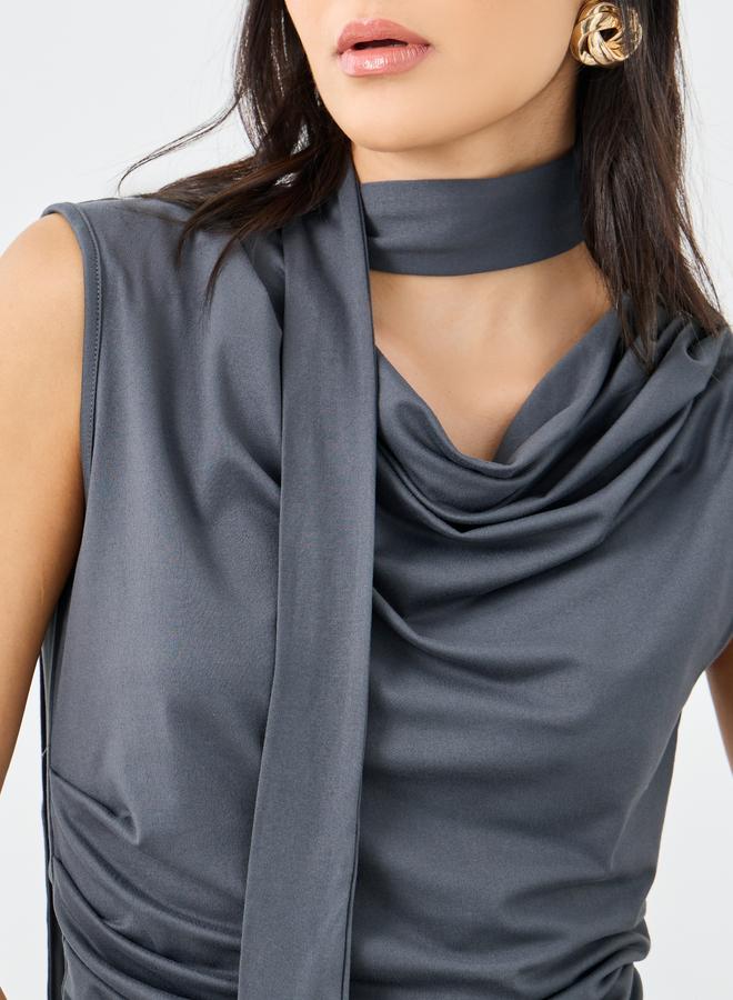 ستايلي بلوزة بدون أكمام بتصميم درابيه أمامي بلون الفحم من ستايلي - Image 3