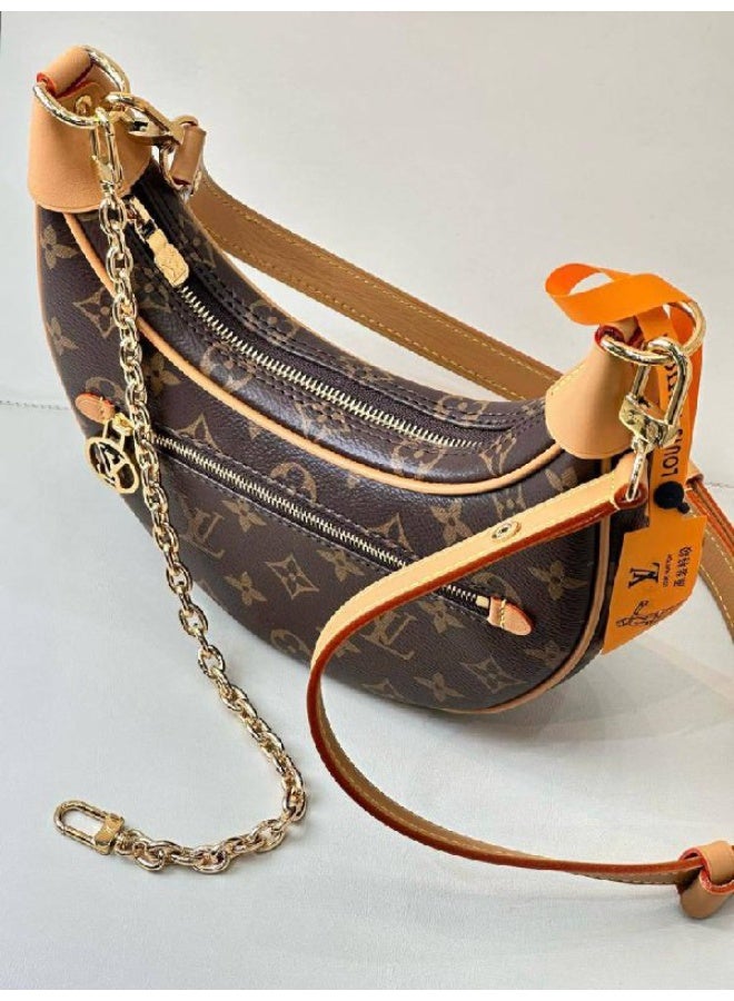 لويس فويتون حقيبة كتف صغيرة من لويس فويتون بنقشة المونوغرام - بنية اللون مع سلسلة ذهبية وحزام جلدي - Image 1