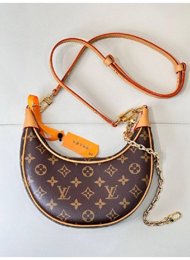 لويس فويتون حقيبة كتف صغيرة من لويس فويتون بنقشة المونوغرام - بنية اللون مع سلسلة ذهبية وحزام جلدي - Image 3