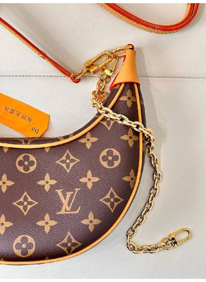 لويس فويتون حقيبة كتف صغيرة من لويس فويتون بنقشة المونوغرام - بنية اللون مع سلسلة ذهبية وحزام جلدي - Image 4