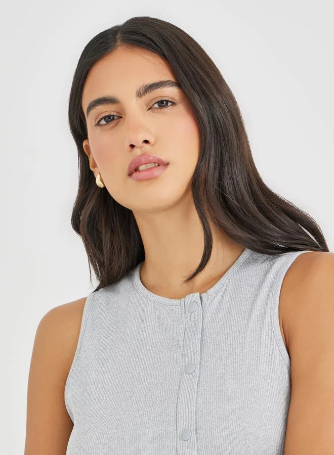 Styli Styli Ribbed Knit Buttoned Top