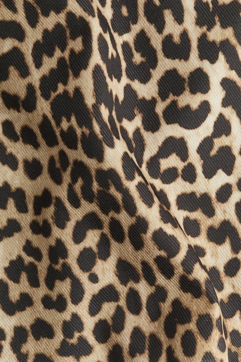 اتش اند ام تنورة ميني