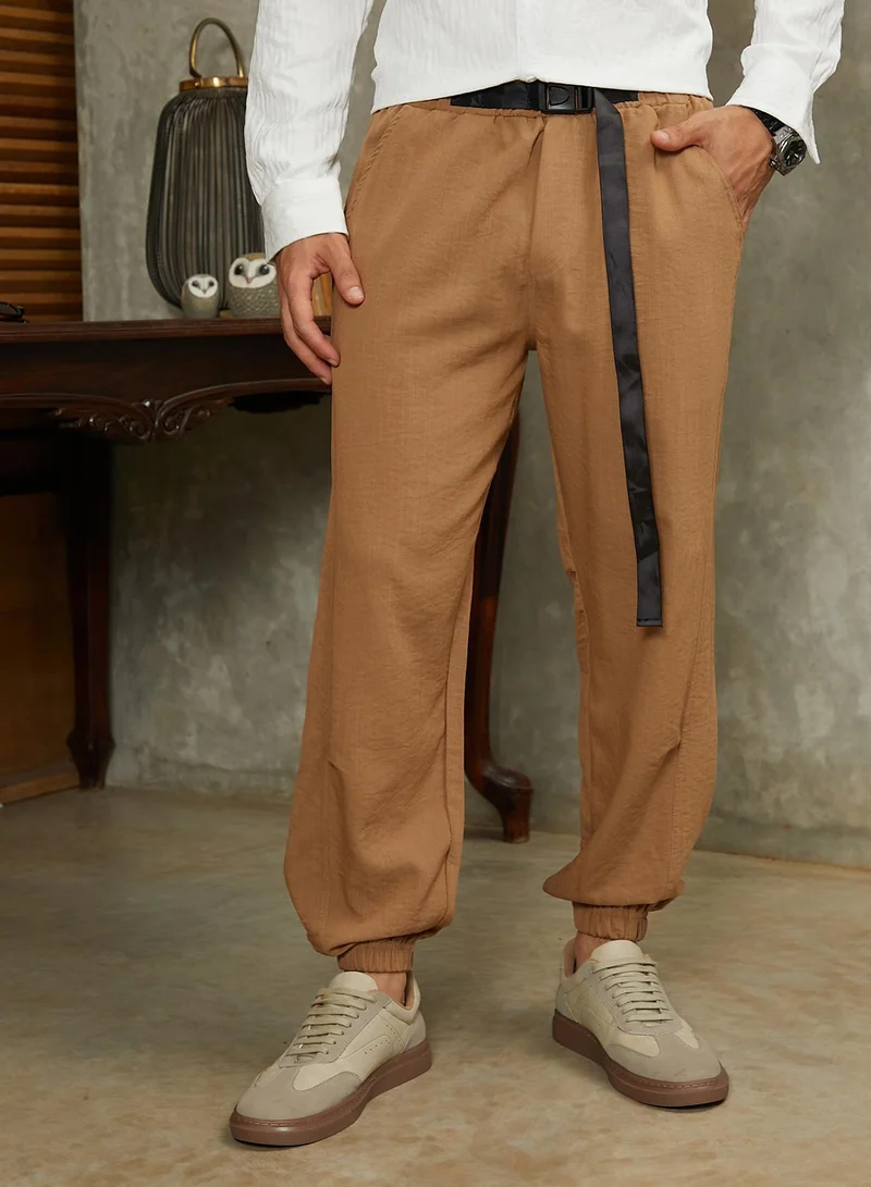 Campus Sutra Men's Obsidian Black Solid Belted Cargo Pants For Casual Wear | Mid-Rise | Regular Fit | Elasticated Waist Closure | Cargo Pants Crafted With Comfort Fit For Everyday Wear