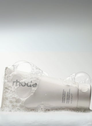 Gentle Daily Cleanser with Pineapple & PGA to Purify, Exfoliate & Refresh Skin – 150ml - view 3