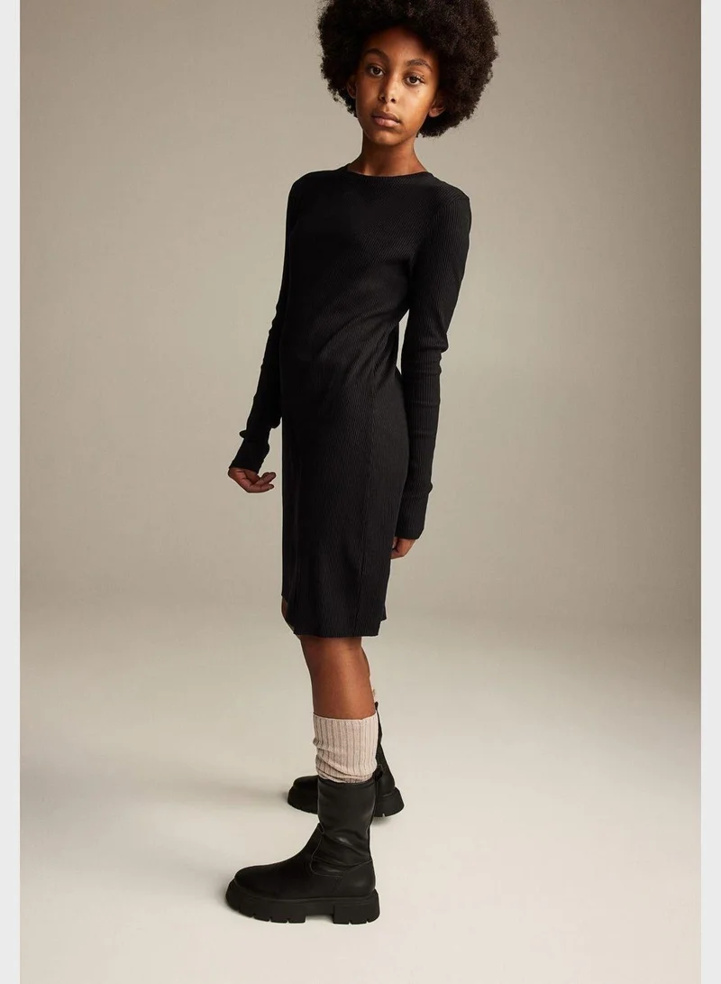 اتش اند ام فستان ميدي مضلع للشباب