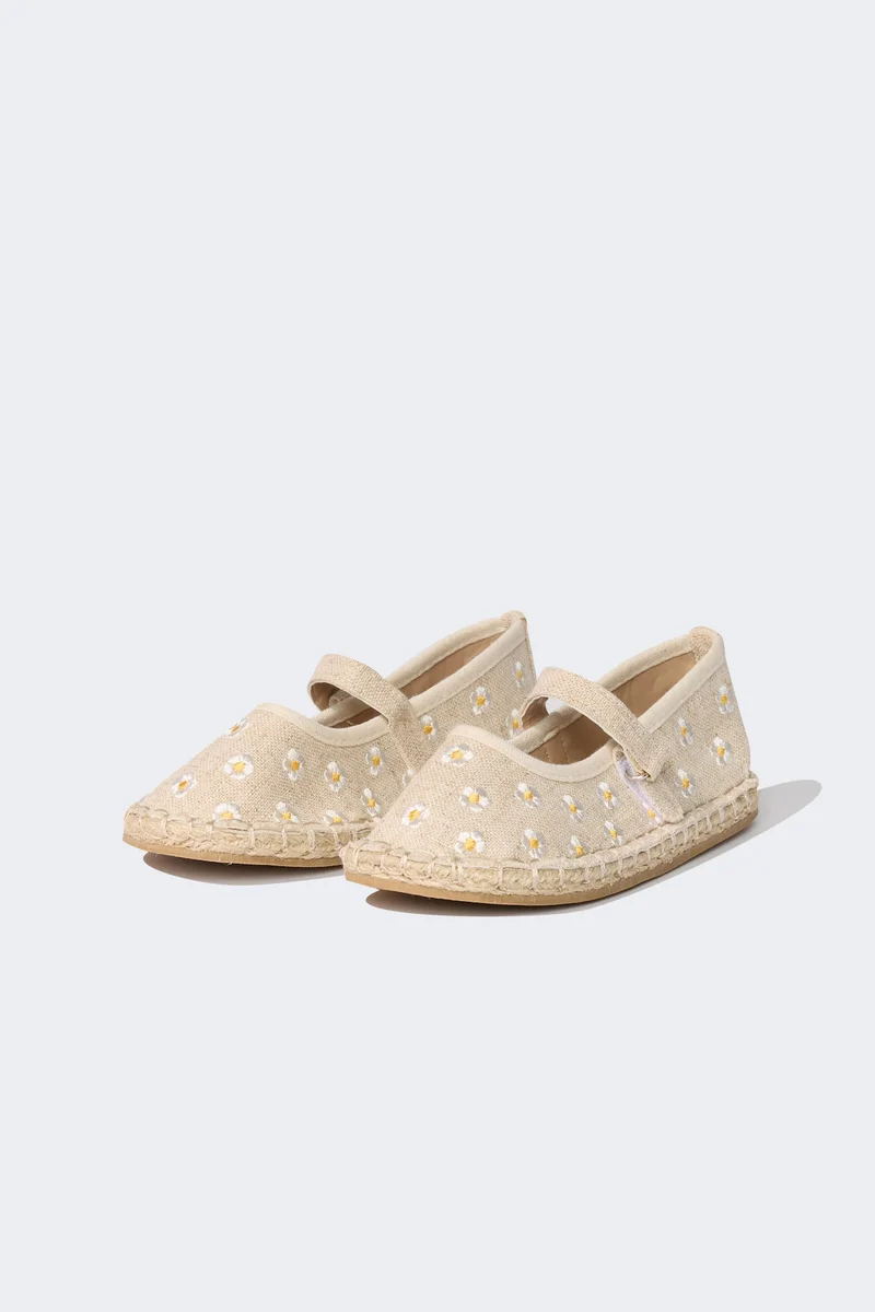 ديفاكتو Girl Flat Sole Espadrille Shoes
