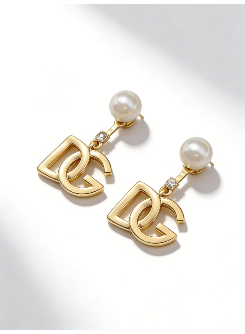 دي آند جي Classic Pearl letter earrings light luxury diamond gold earrings commuting party temperament earrings. - Image 4